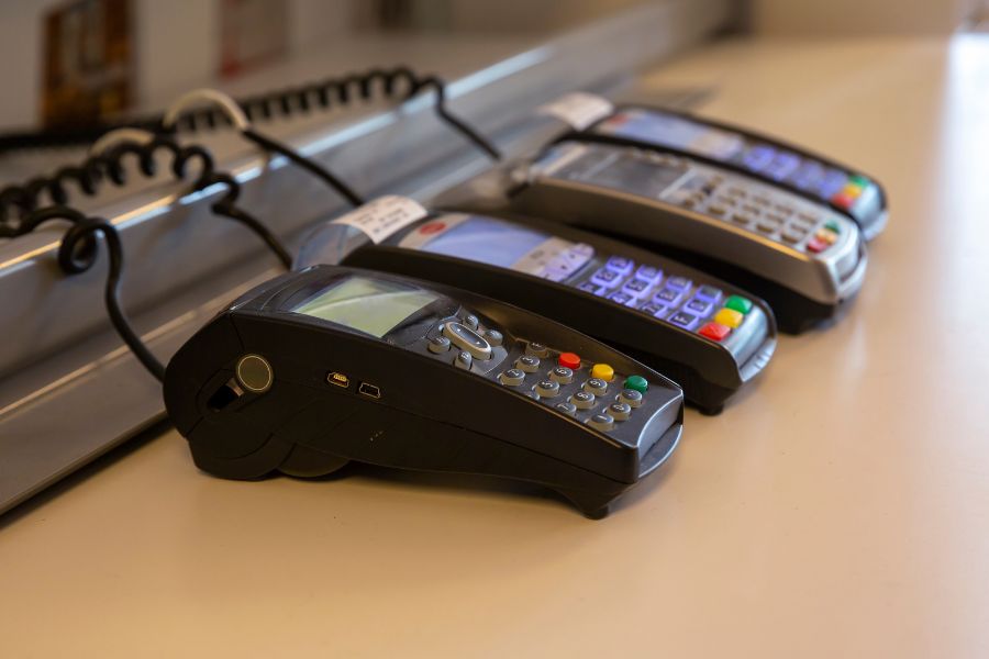 ConnectPOS vs. Shopify POS: Which POS Reigns Supreme for Shopify?