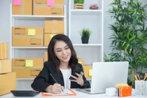 girl holding the phone
