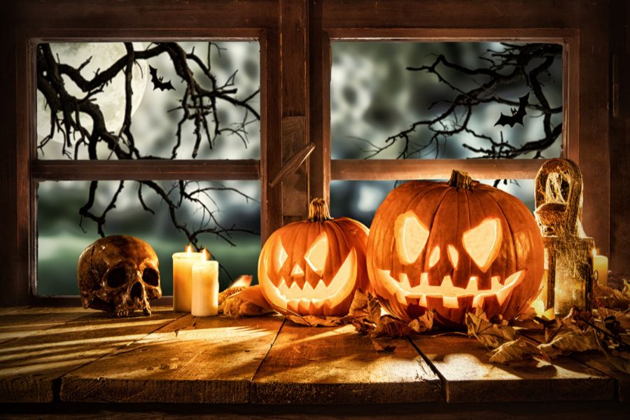 Steal ideas from these 10 Halloween Graphics to make your website spooktacular this Halloween 2022